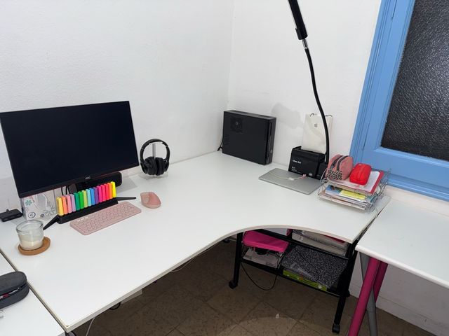 Escritorio IKEA blanco y azul