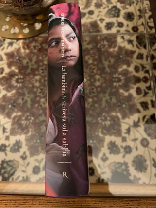 la bambina che scriveva sulla sabbia