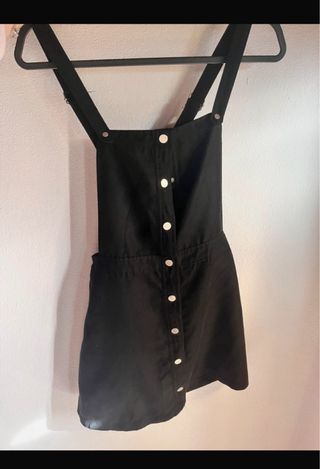 Salopette nera con bottoni