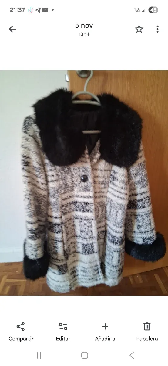 Abrigo lana cuello pelo negro