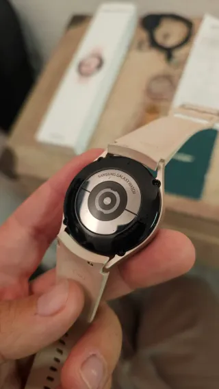 Samsung Galaxy Watch 4 Dourado/Rosa