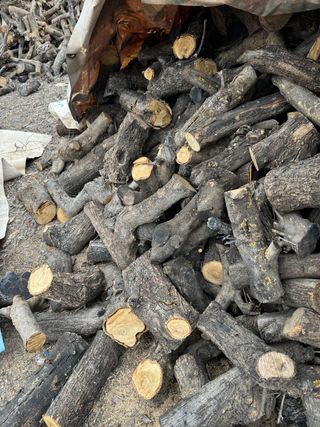 Leña de olivo, almendro, roble y albaricoquero