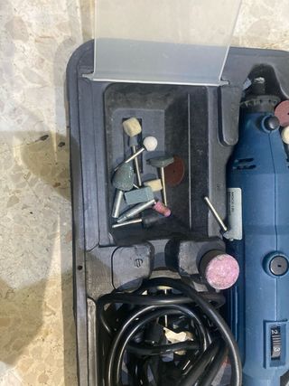 Herramienta rotativa Dremel con accesorios