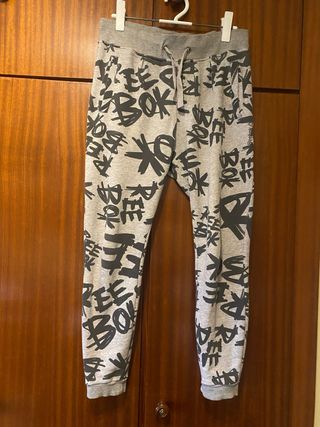 Pantalón chándal Reebok Graffiti Gris