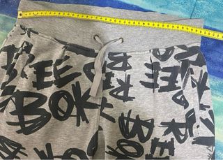 Pantalón chándal Reebok Graffiti Gris