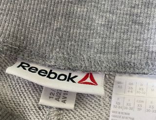 Pantalón chándal Reebok Graffiti Gris