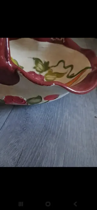 Cesto portafrutta decorato con carote e uva