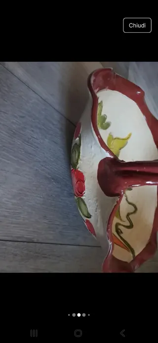 Cesto portafrutta decorato con carote e uva