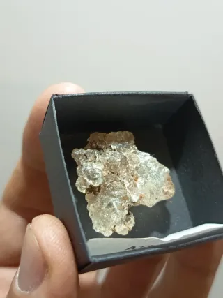 Opala Hyalite em caixa