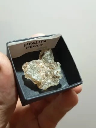 Opala Hyalite em caixa