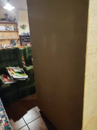 Armario de mimbre con espejos