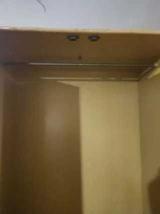 Armario de mimbre con espejos