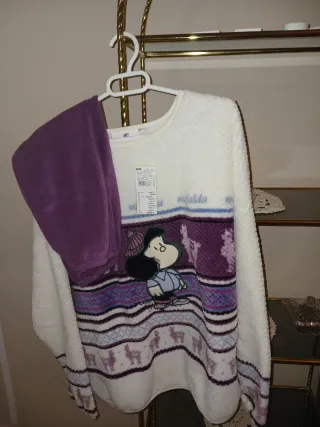 Pijama Mafalda Talla L, Morado y Blanco.