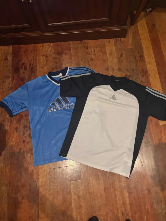 Lote 2 Camisetas Adidas Azul y Blanca