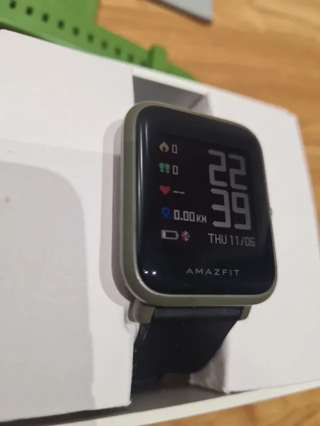 Reloj Amazfit Negro y Verde