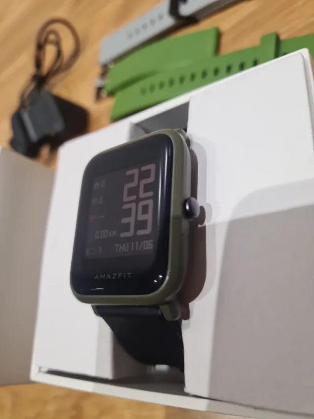 Reloj Amazfit Negro y Verde