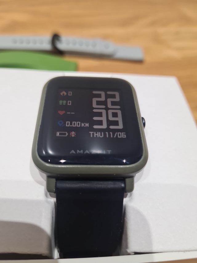 Reloj Amazfit Negro y Verde