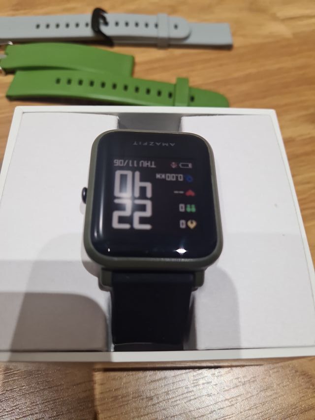 Reloj Amazfit Negro y Verde
