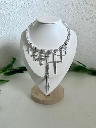 Gargantilla perlas y cruces plateadas