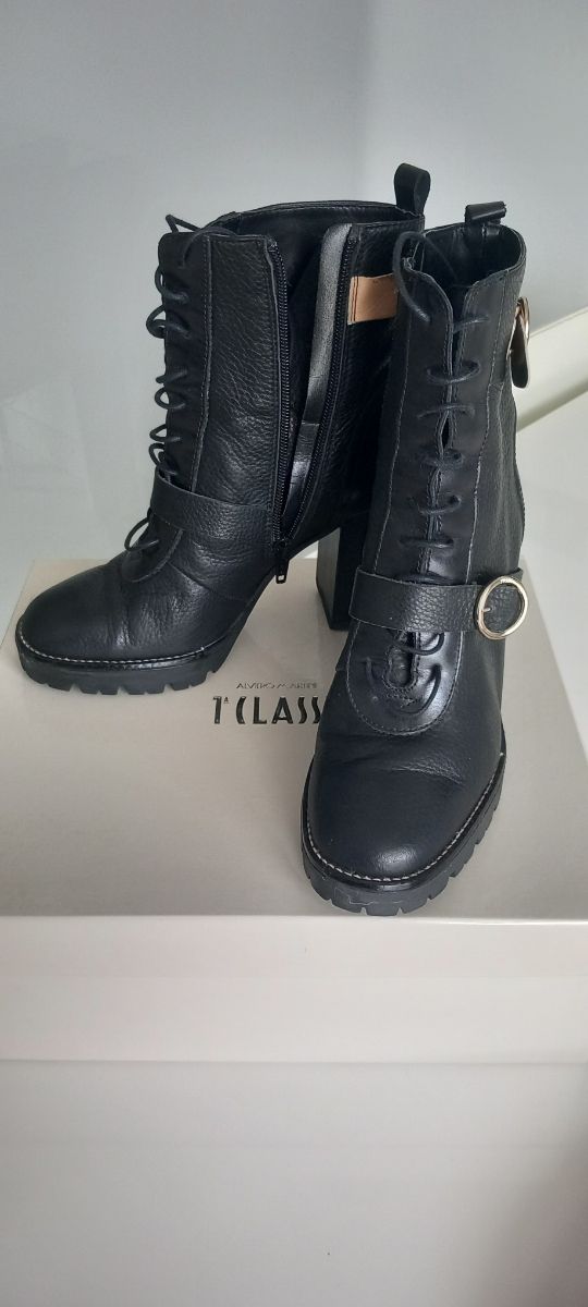 Stivaletti neri Prima Classe con tacco 8,5