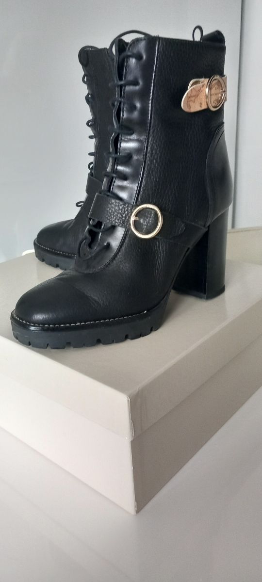 Stivaletti neri Prima Classe con tacco 8,5