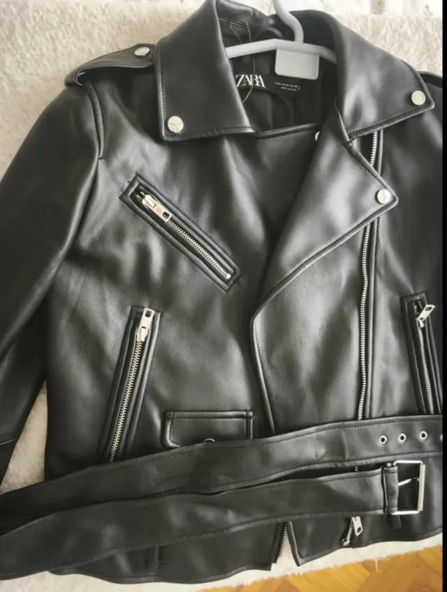 Cazadora Biker Zara Efecto Piel Negra