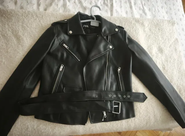 Cazadora Biker Zara Efecto Piel Negra