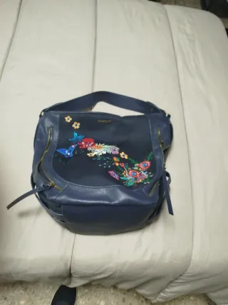 Bolso Desigual bordado flores. En perfecto estado