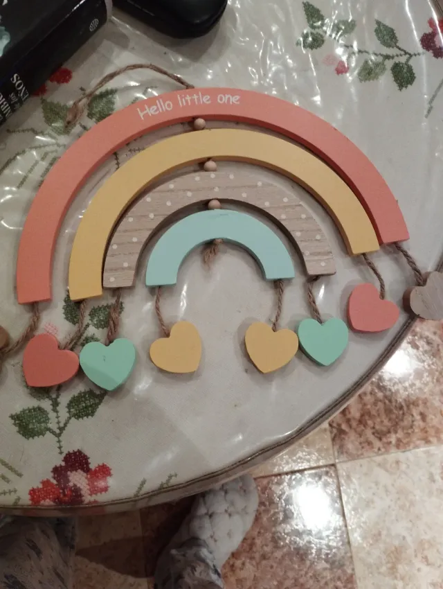 Móvil arcoíris infantil Hello little one
