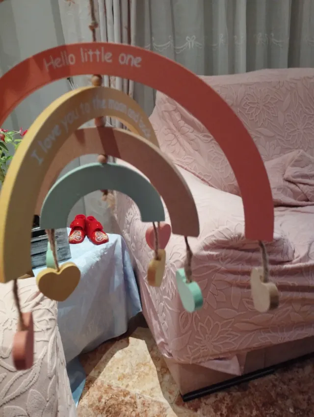 Móvil arcoíris infantil Hello little one