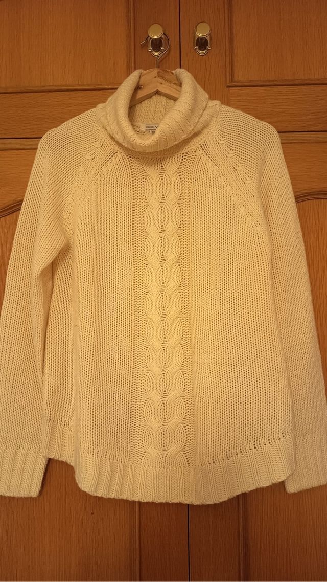 Jersey Venca cuello alto trenzado beige