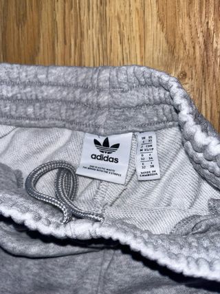 Pantalones cortos Adidas grises