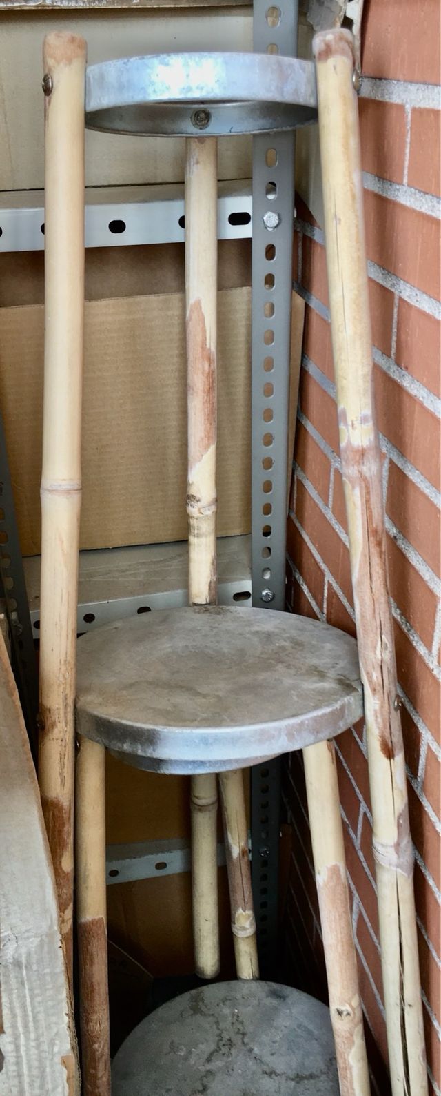 Banqueta para macetas bambú y metal