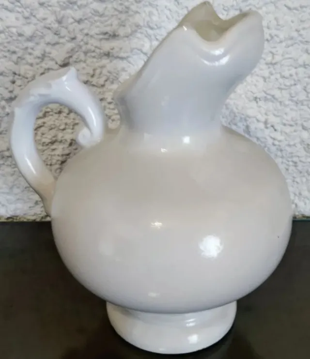 Jarra cerámica blanca esmaltada