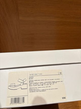 Sandalias Bimba y Lola charol negras