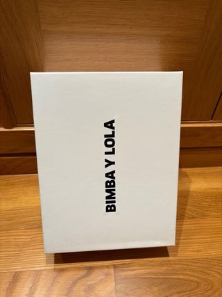 Sandalias Bimba y Lola charol negras