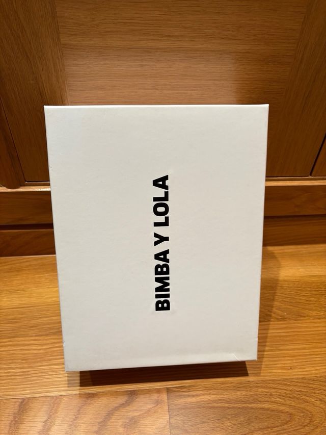 Sandalias Bimba y Lola charol negras