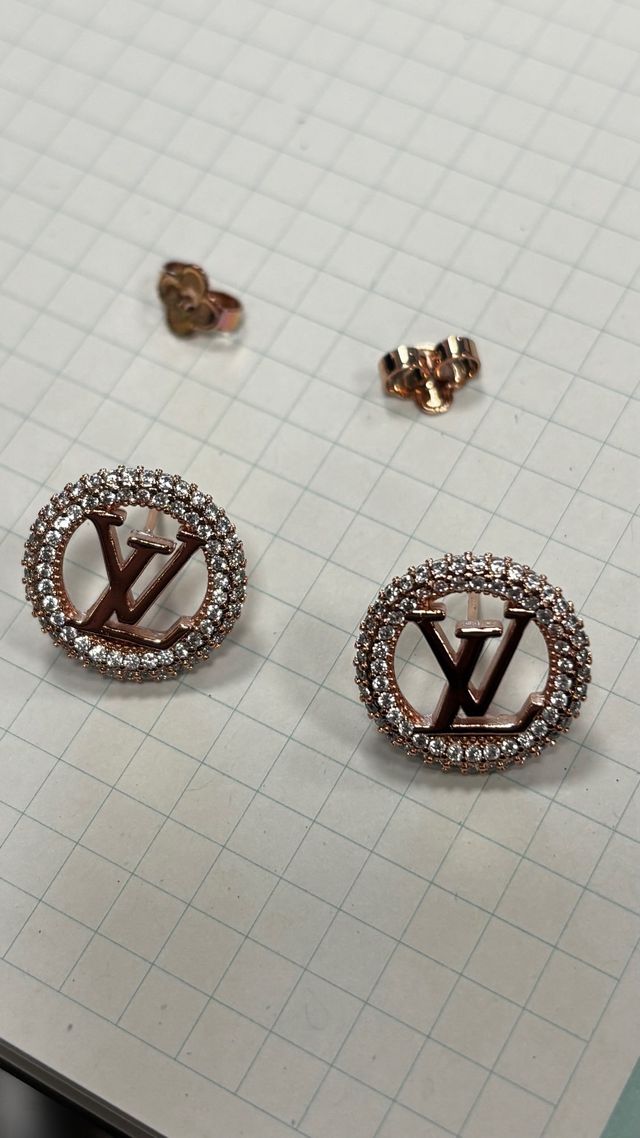 Louis Vuitton rose gold-tone pendientes – logo LV
