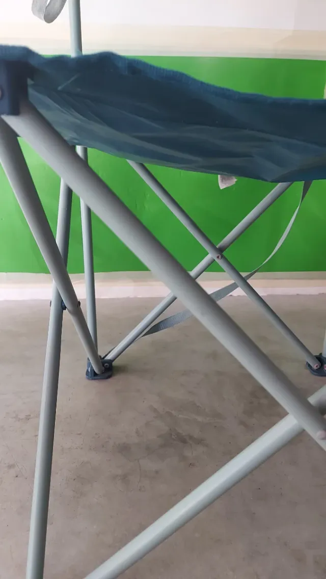 Set 2 Sgabelli Pieghevoli e 2 sedie pieghevoli Que