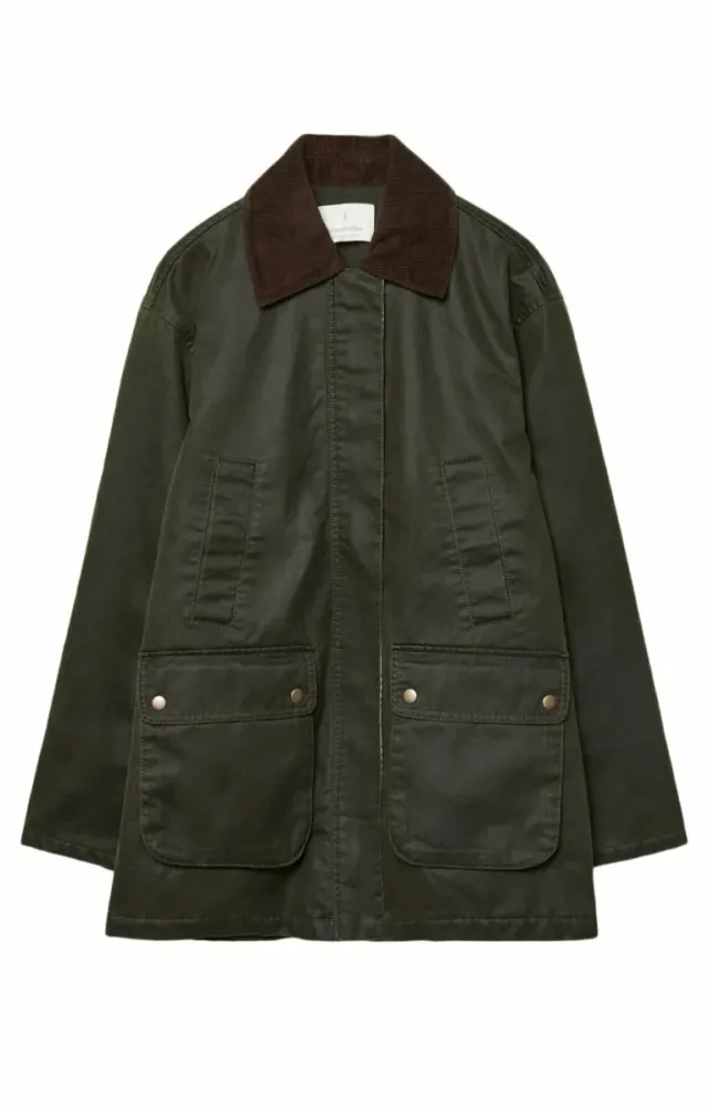 Parka encerada verde con cuello marrón