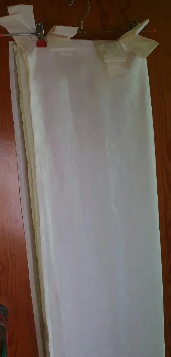 Visillos beige y blancos