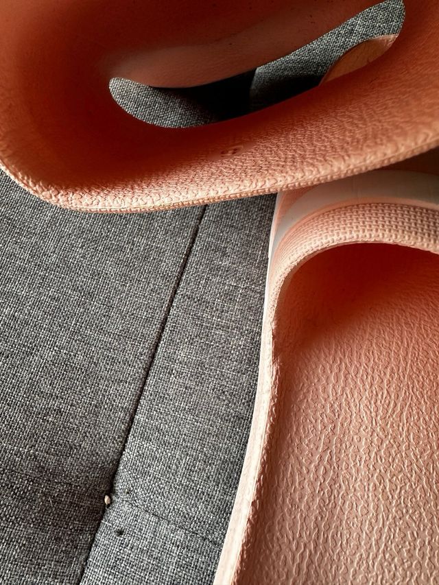 Chanclas Adidas rosas y blancas