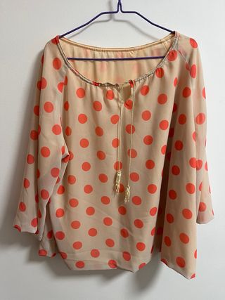 Blusa lunares beige y naranja