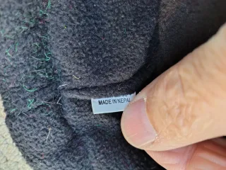 Cappellino The North Face a righe rosse e verdi