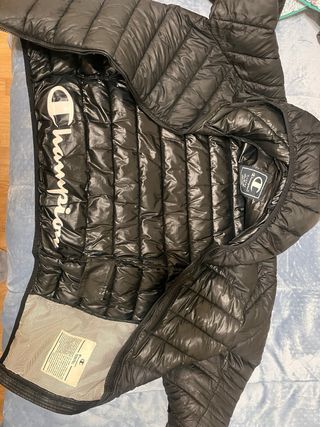 Chaqueta Champion Negra con Capucha