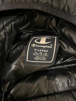 Chaqueta Champion Negra con Capucha