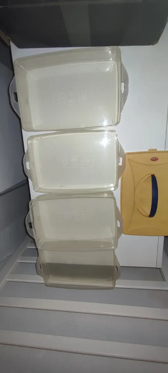 Caja de almacenaje con asa