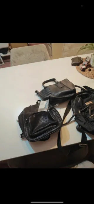 Lote de 3 mochilas y bolso negro