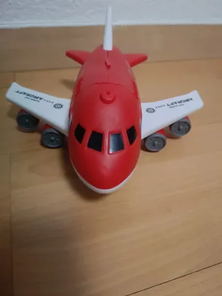 Avión de juguete rojo y blanco