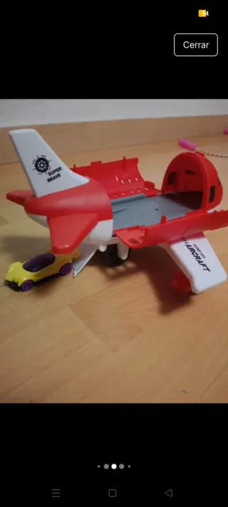 Avión de juguete rojo y blanco